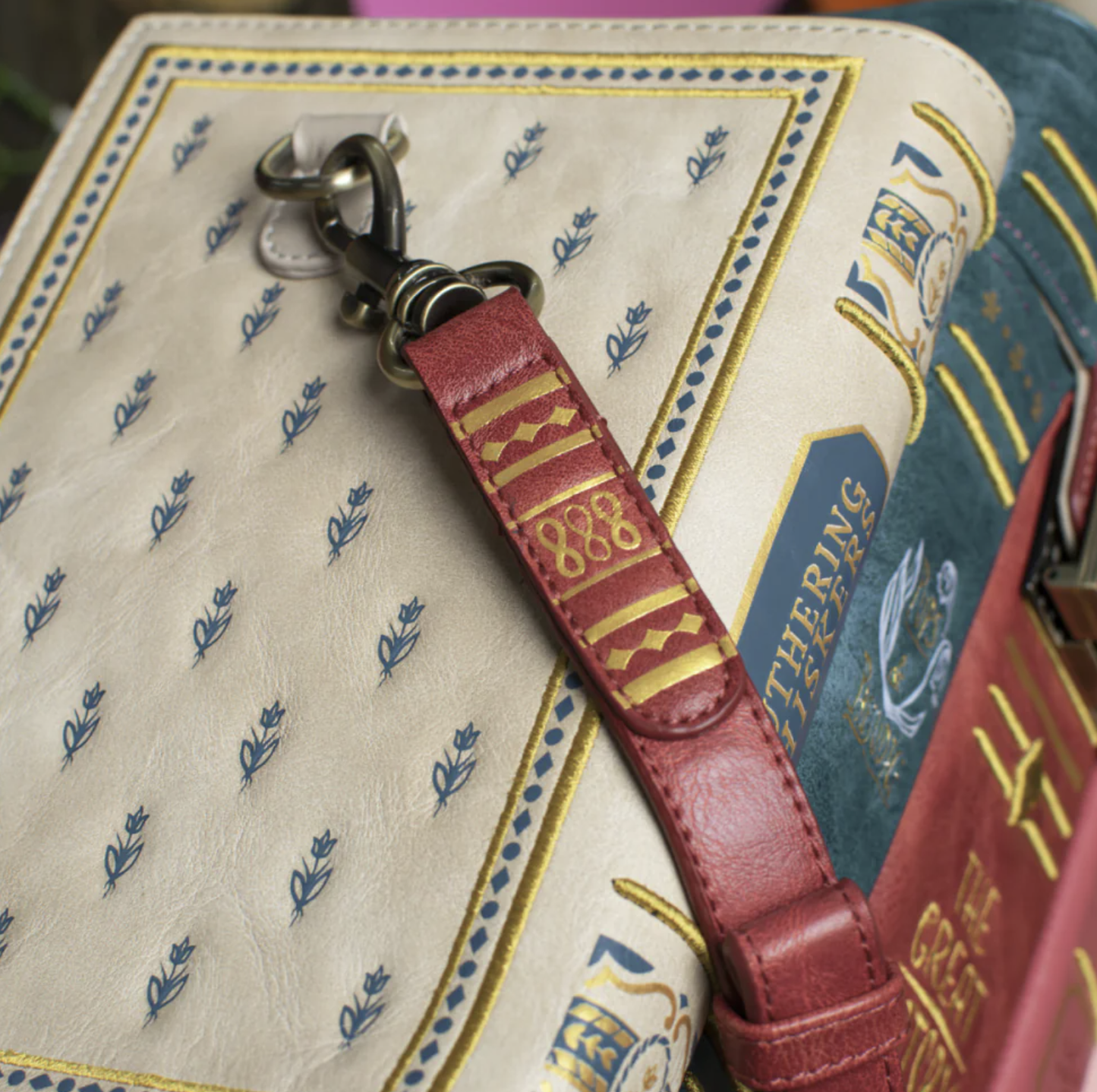 Vendula - Bookshelf Boulevard Book Stack Bag