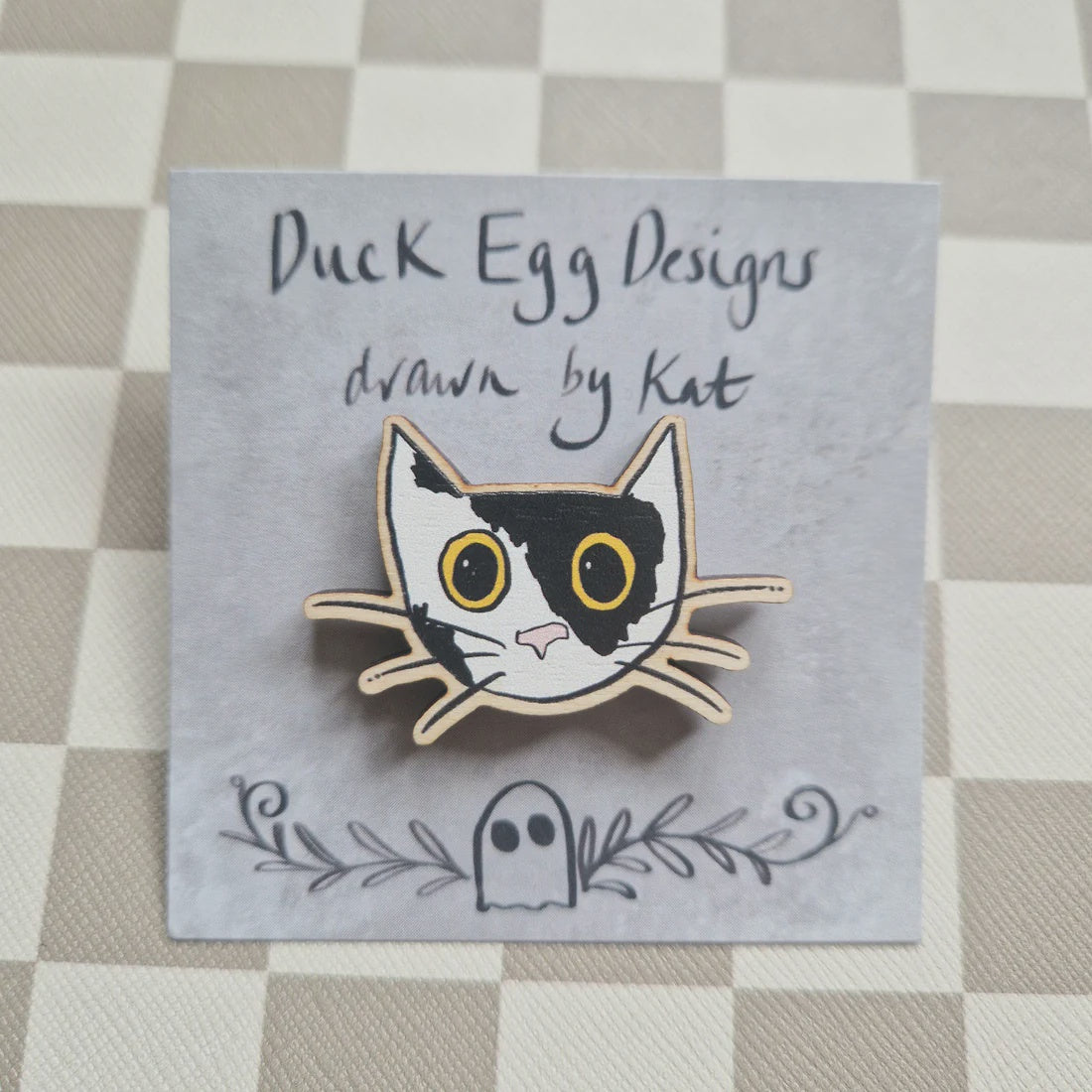 Duck Egg Designs Wooden Pin - Mazikeen Black and White Cat - Podarok