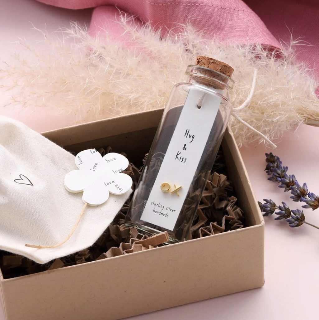 Attic Creations Hug & Kiss Earrings - Gold Plated - Podarok