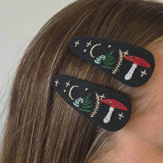 House of Disaster Forage Black Hairclips